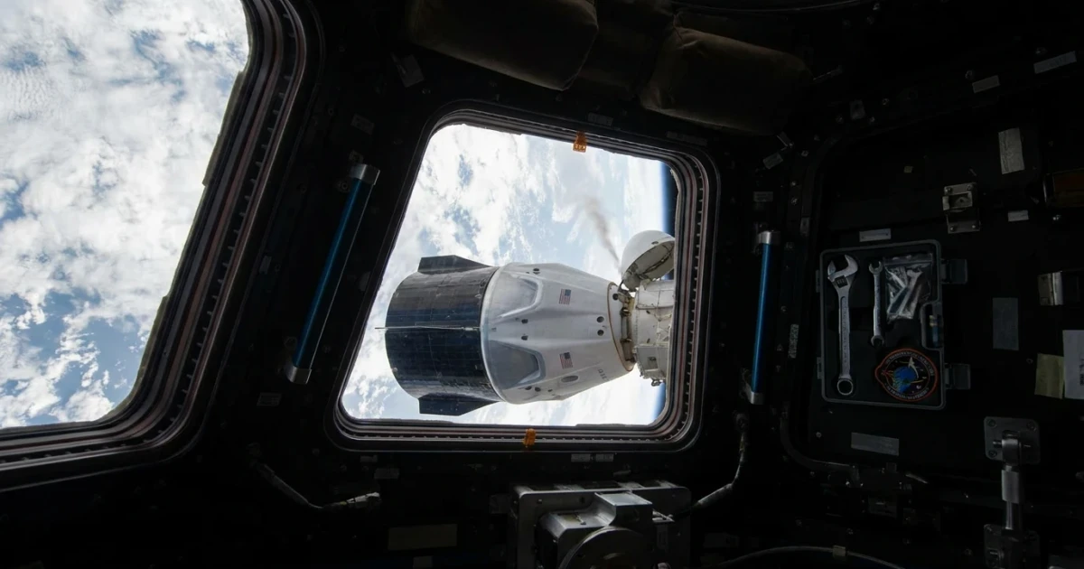 ISS Crew Takes Shelter in Dragon Capsule During Leak
