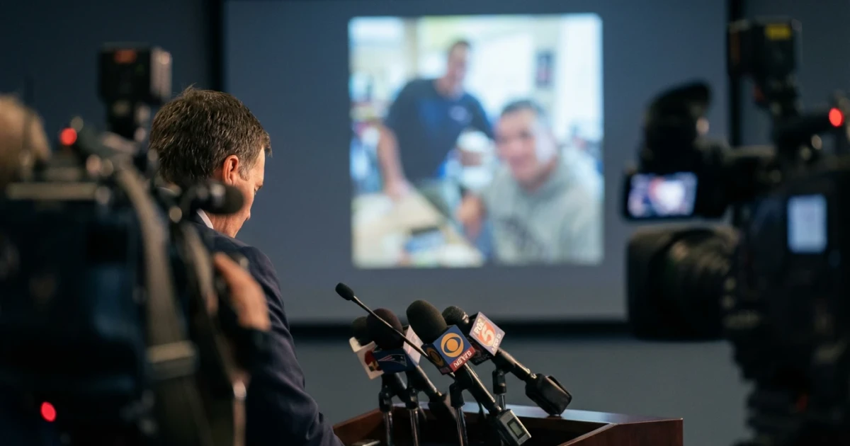 Mike Vrabel Addresses Photos With Reporter Amid Media Scrutiny