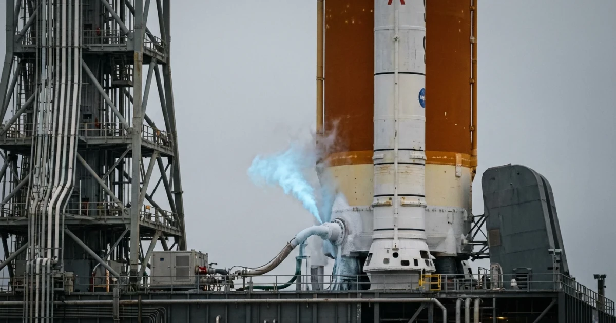 NASA Faces Persistent Hydrogen Leaks on Artemis SLS