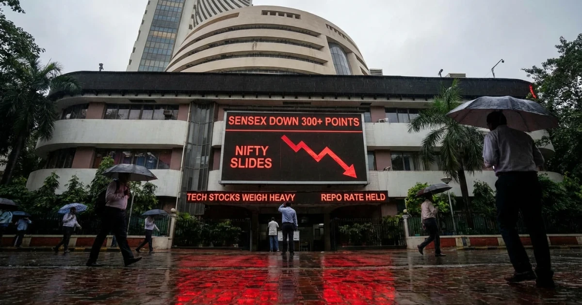Sensex Falls 300 Points as Tech Stocks Drag, Nifty Slides 124 Points