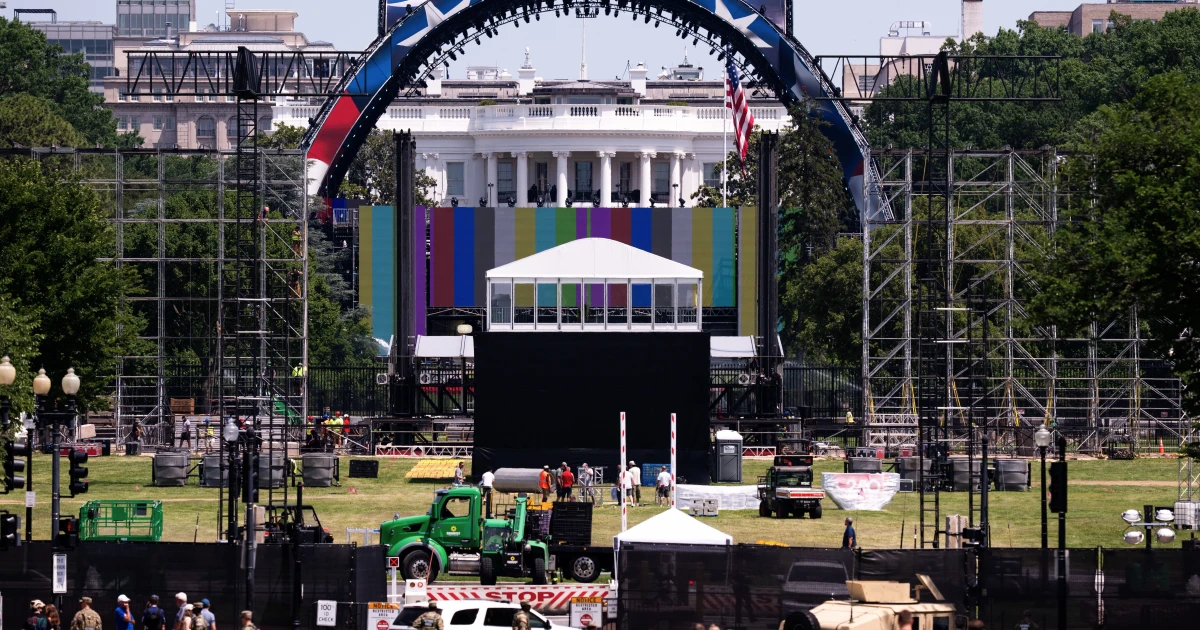 White House cedes press credentials for UFC South Lawn fight