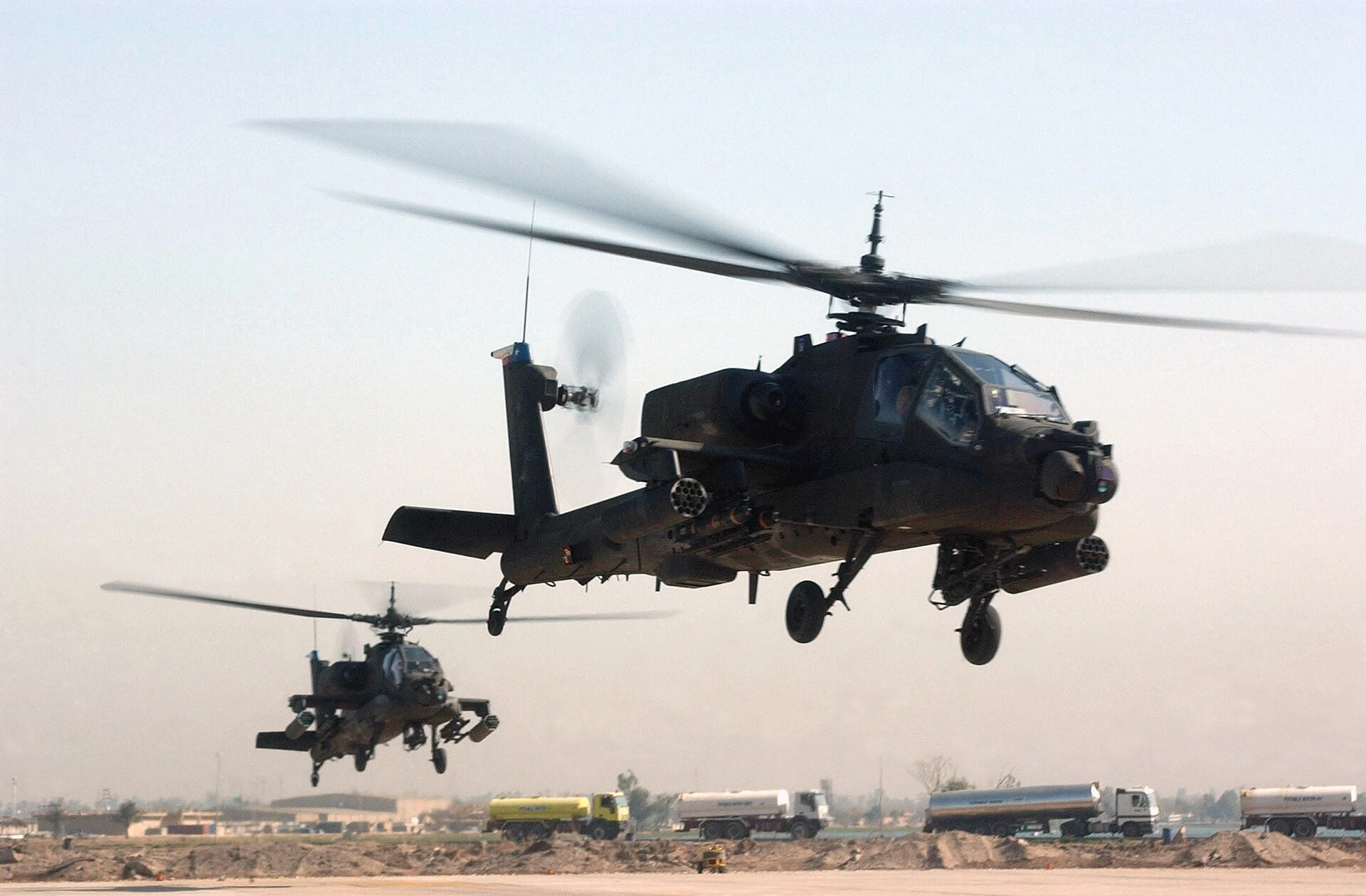 AH-64 Apache — Wikimedia Commons