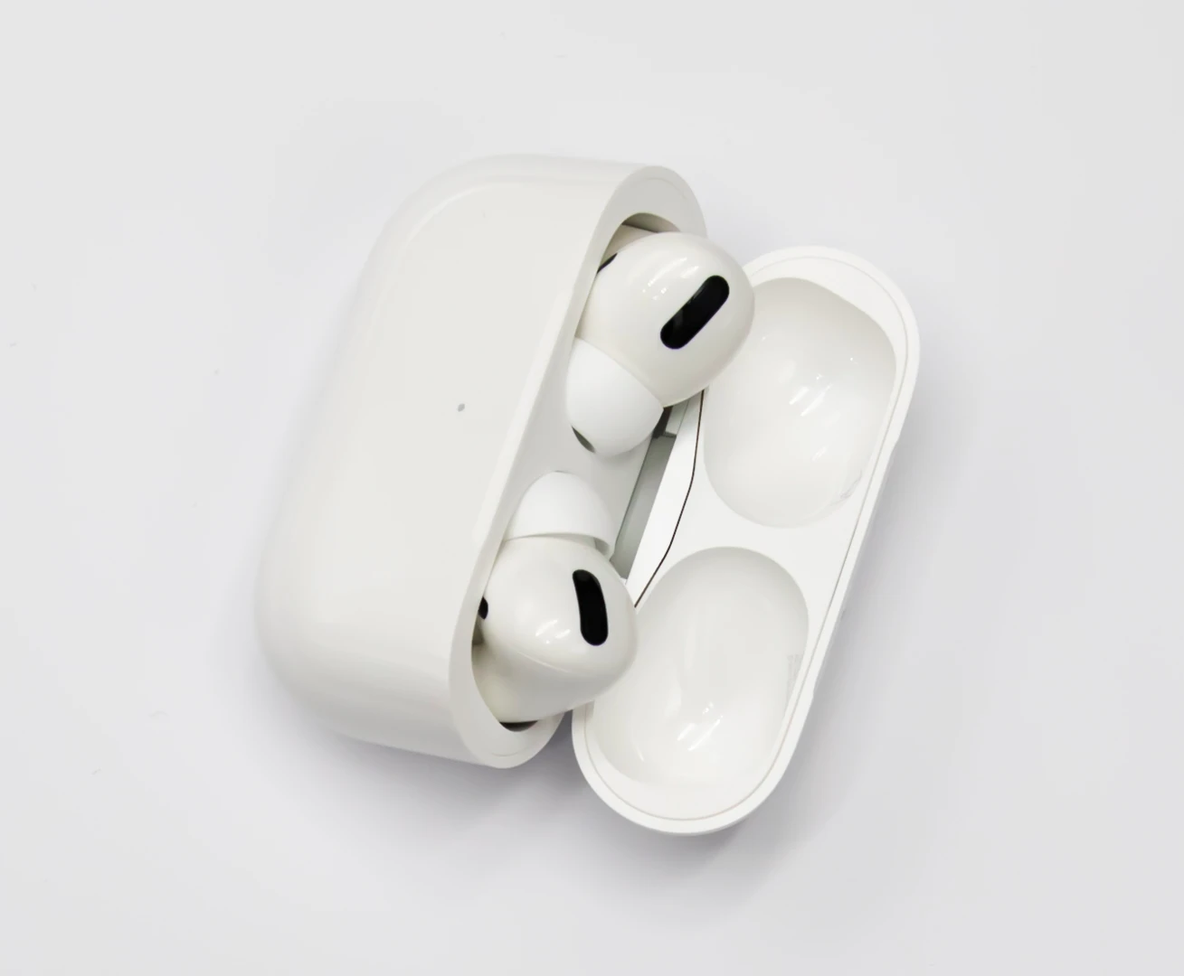 Apple AirPods Pro 3 — Wikimedia Commons