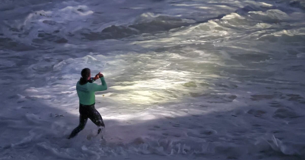 Search continues for girl swept into ocean at Laguna Beach