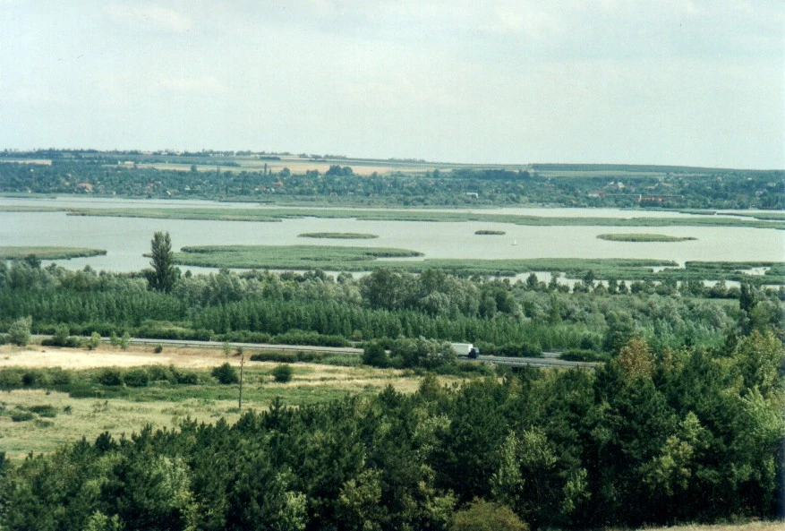Lake Velence — Wikimedia Commons