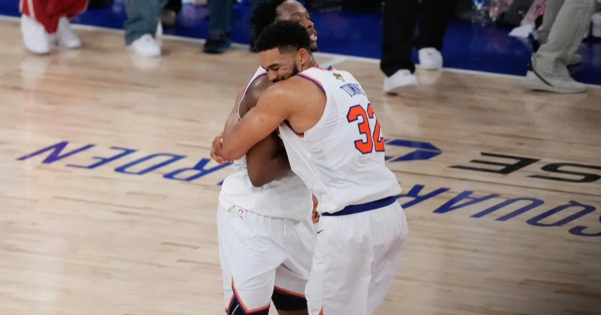 Knicks rally from 29 down, stun Spurs to take 3-1 lead