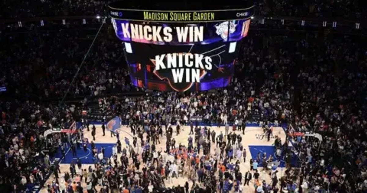 Knicks stage record NBA Finals comeback, beat Spurs 107-106 in Game 4