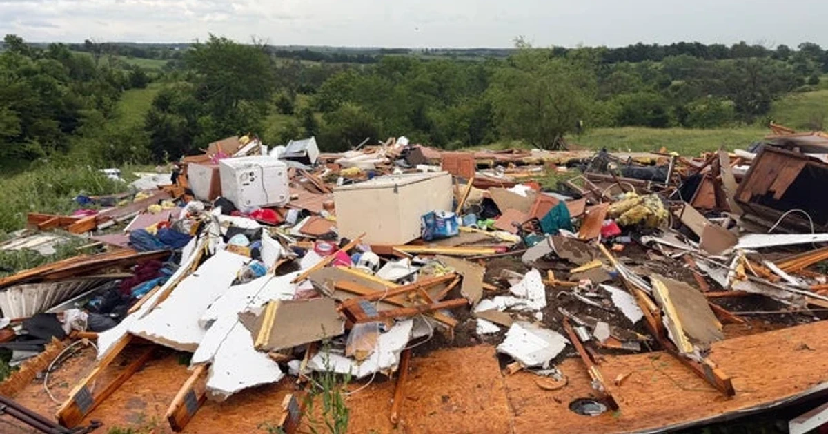 Tornadoes hit Illinois and Indiana as severe Midwest storms intensify ...