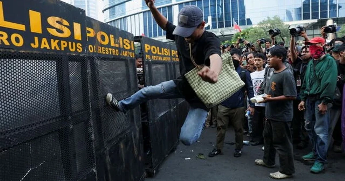 Indonesian students protest fuel hike and Prabowo spending priorities