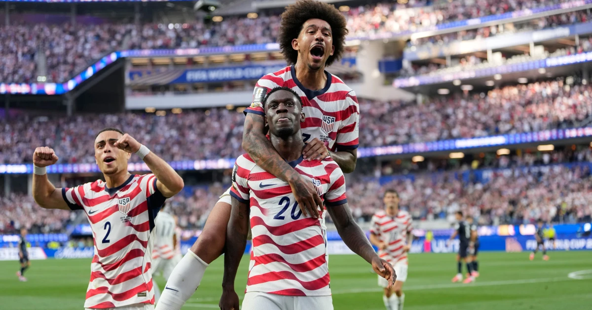 Balogun doblete impulsa a Estados Unidos en debut mundialista 4-1