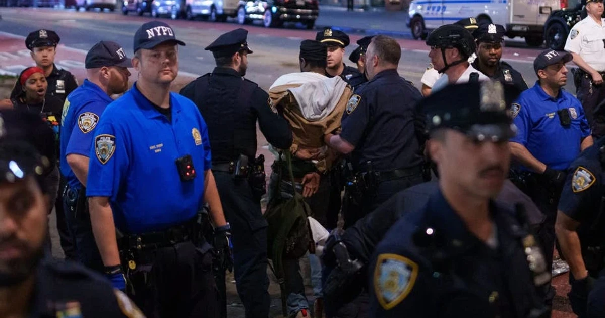 New Yorker intervenes as Knicks watch party erupts into chaos