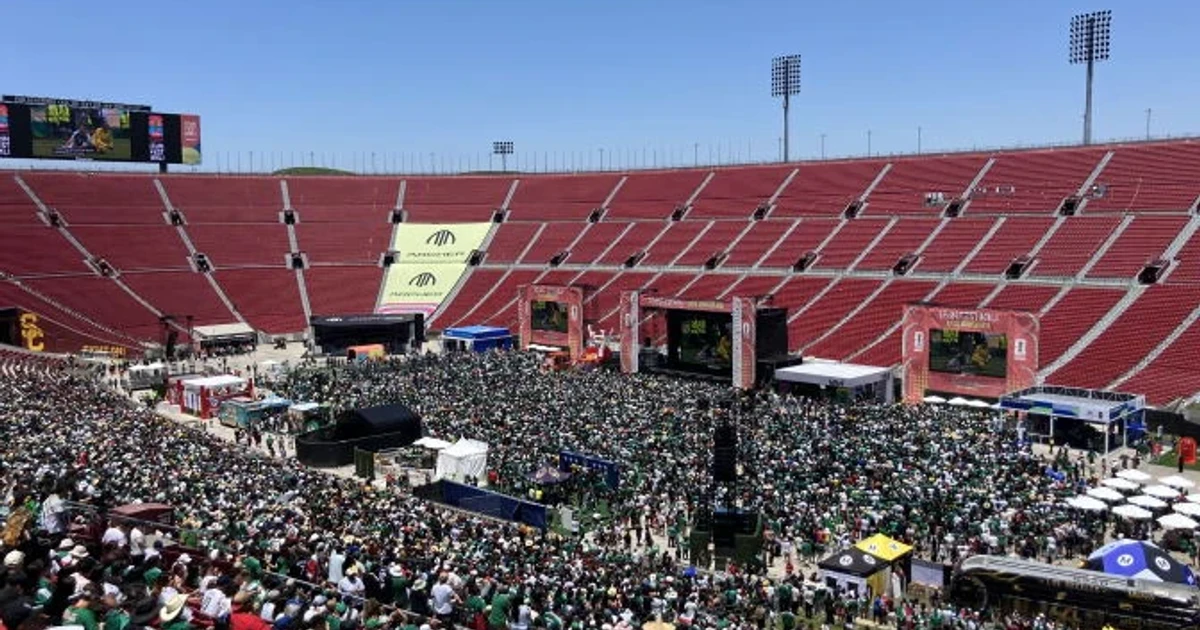 US fans gather in Los Angeles ahead of Paraguay match