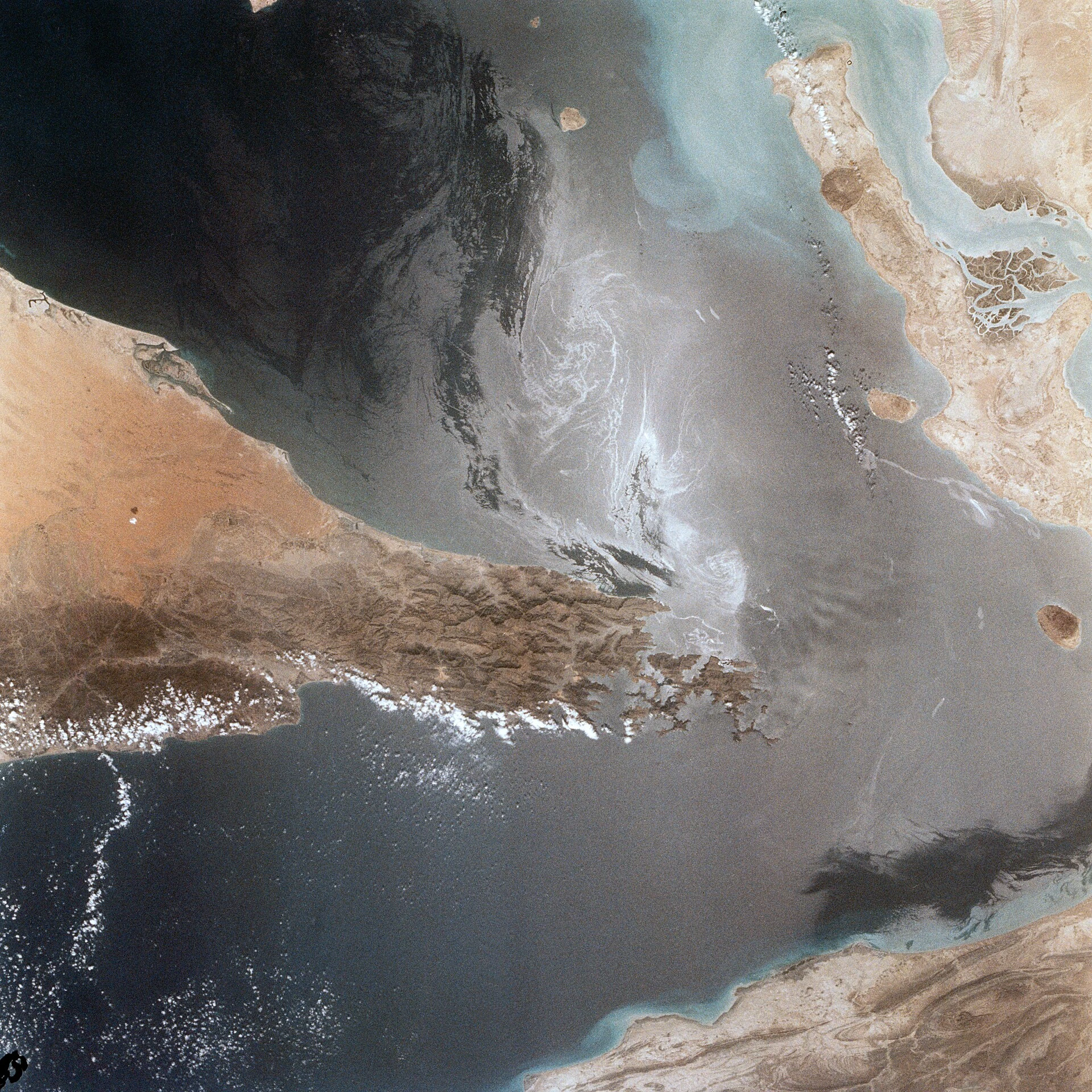 Strait of Hormuz — Wikimedia Commons