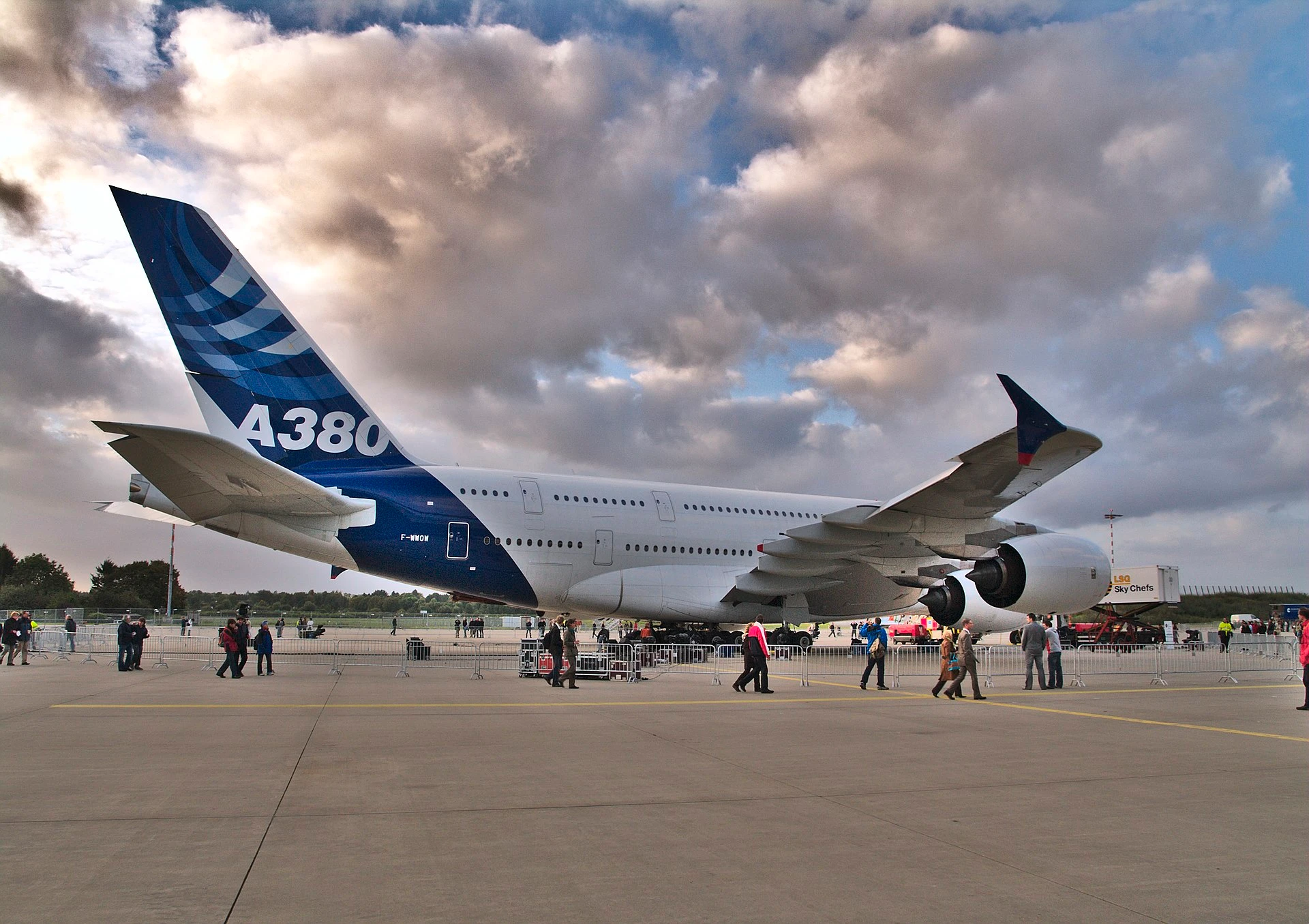 Hamburg Airport — Wikimedia Commons