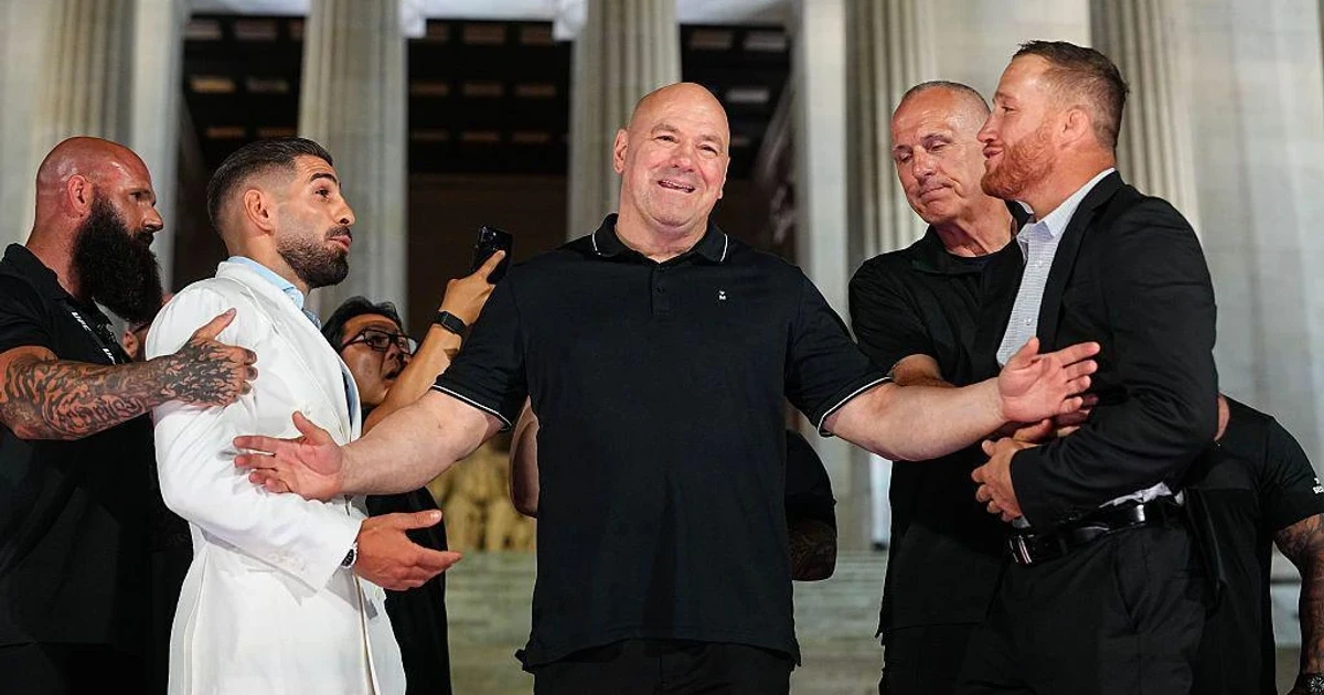 Topuria shoves Gaethje at Lincoln Memorial before White House UFC fight