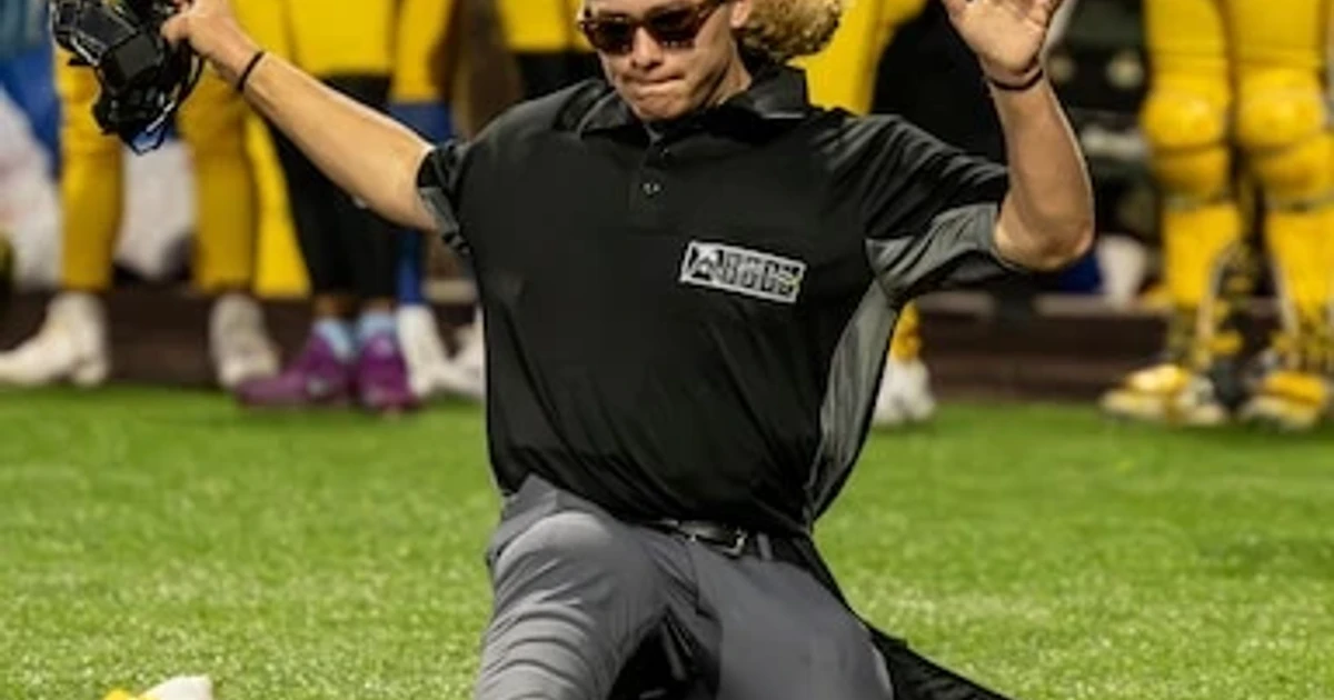 Viral teen umpire Sawyer Sparks debuts with Savannah Bananas