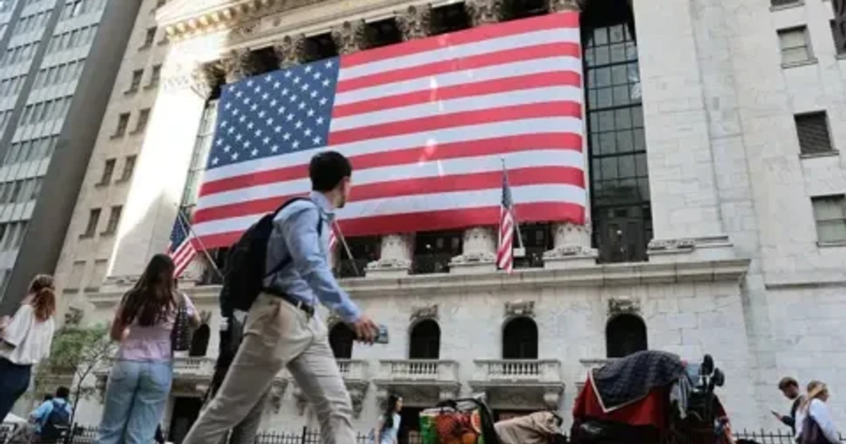 U.S. economy keeps outpacing peers despite global shocks