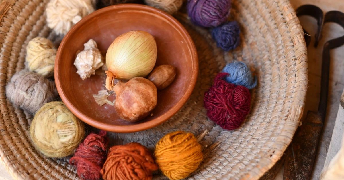 Venezuelan weaver preserves ancestral wool craft with natural dyes