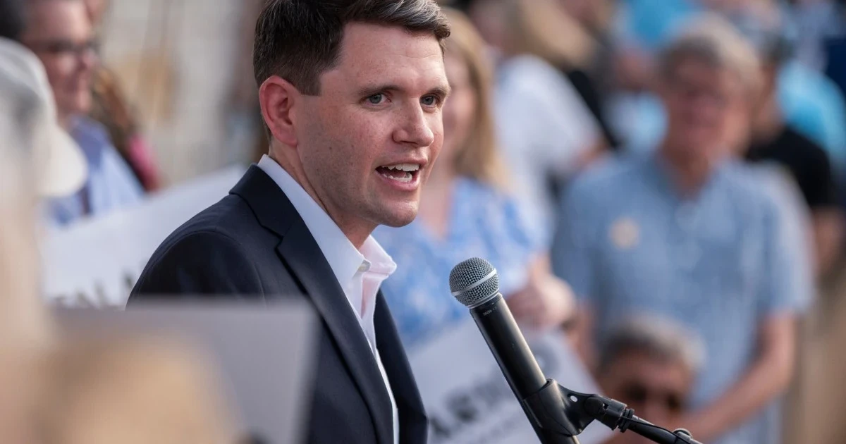 Talarico courts San Antonio voters with teacher-themed Senate ad