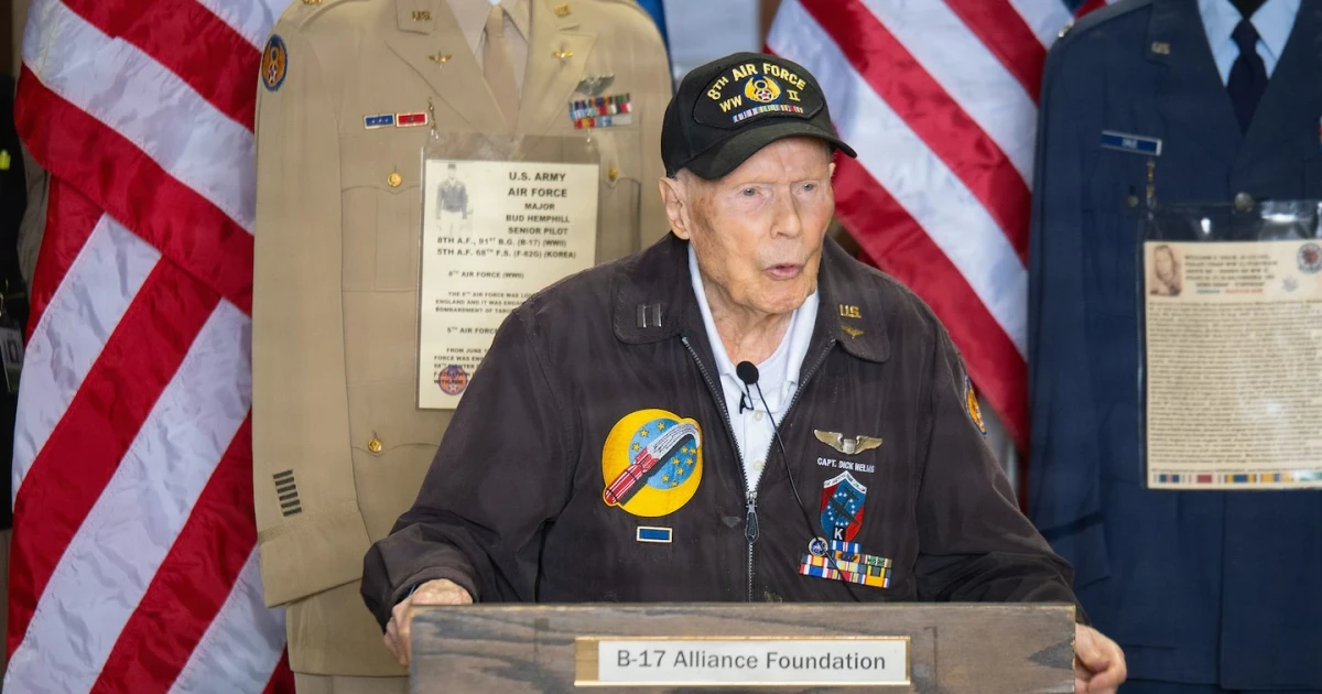 103-year-old WWII B-17 pilot still tells stories at Seattle museum