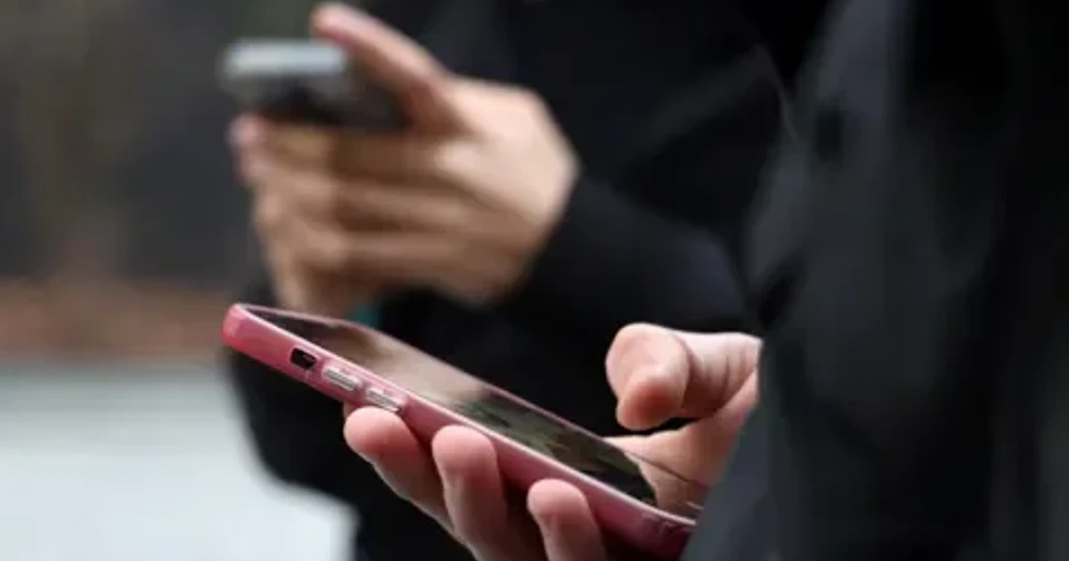 Starmer to announce online safety curbs for teenagers