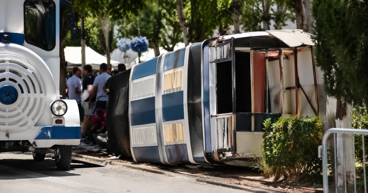 Tourist train overturns in southern Spain, 18 injured in Cártama