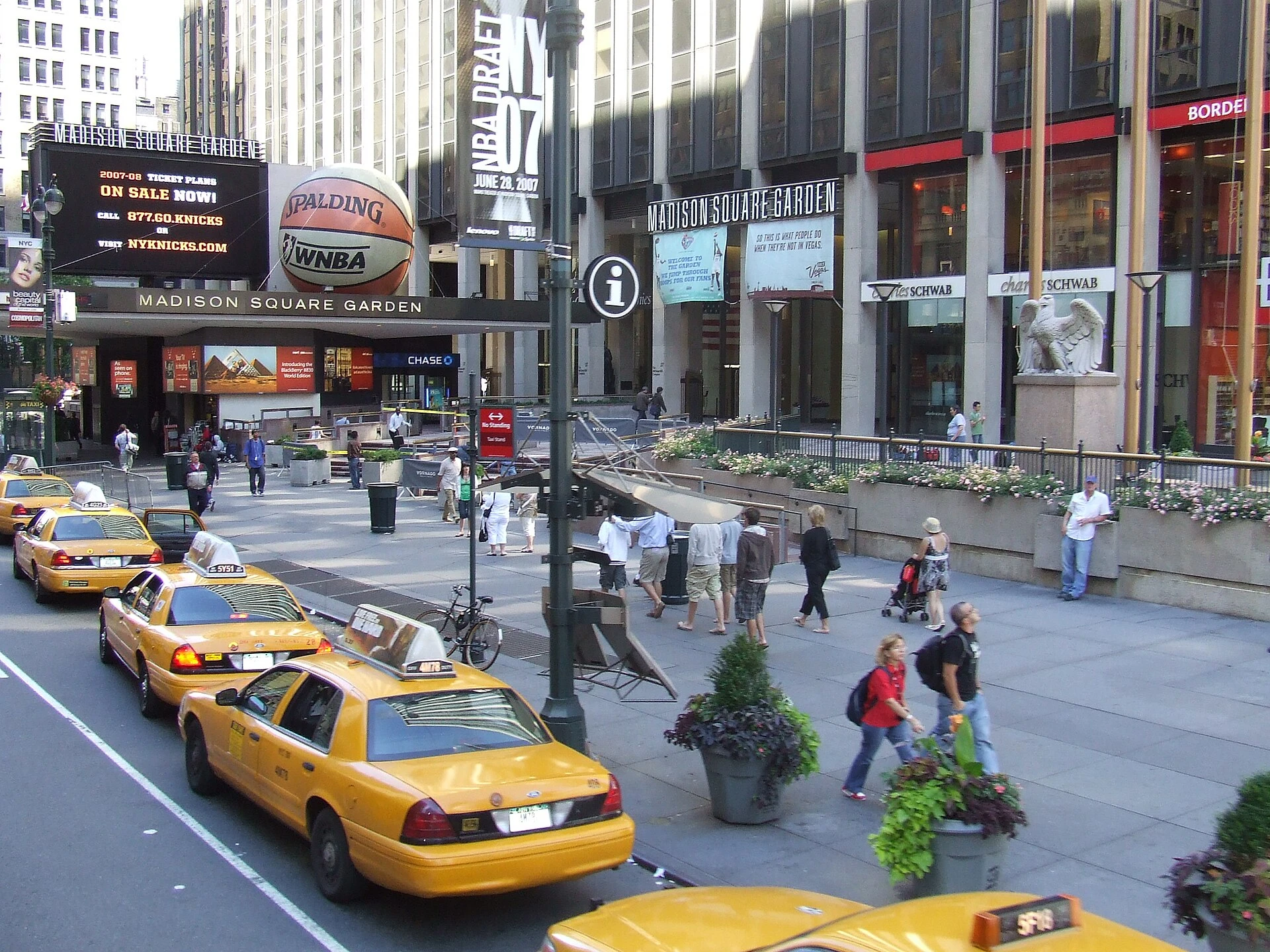 New York Knicks — Wikimedia Commons