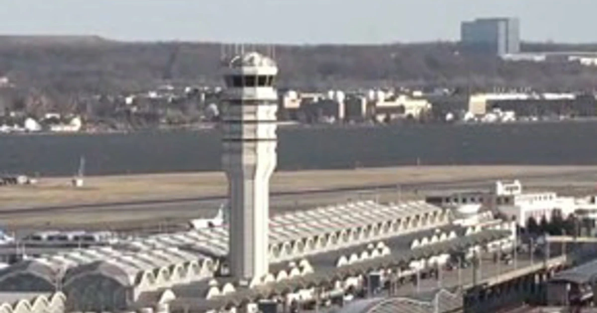 FAA halts flights at DCA, Dulles and BWI after chemical smell