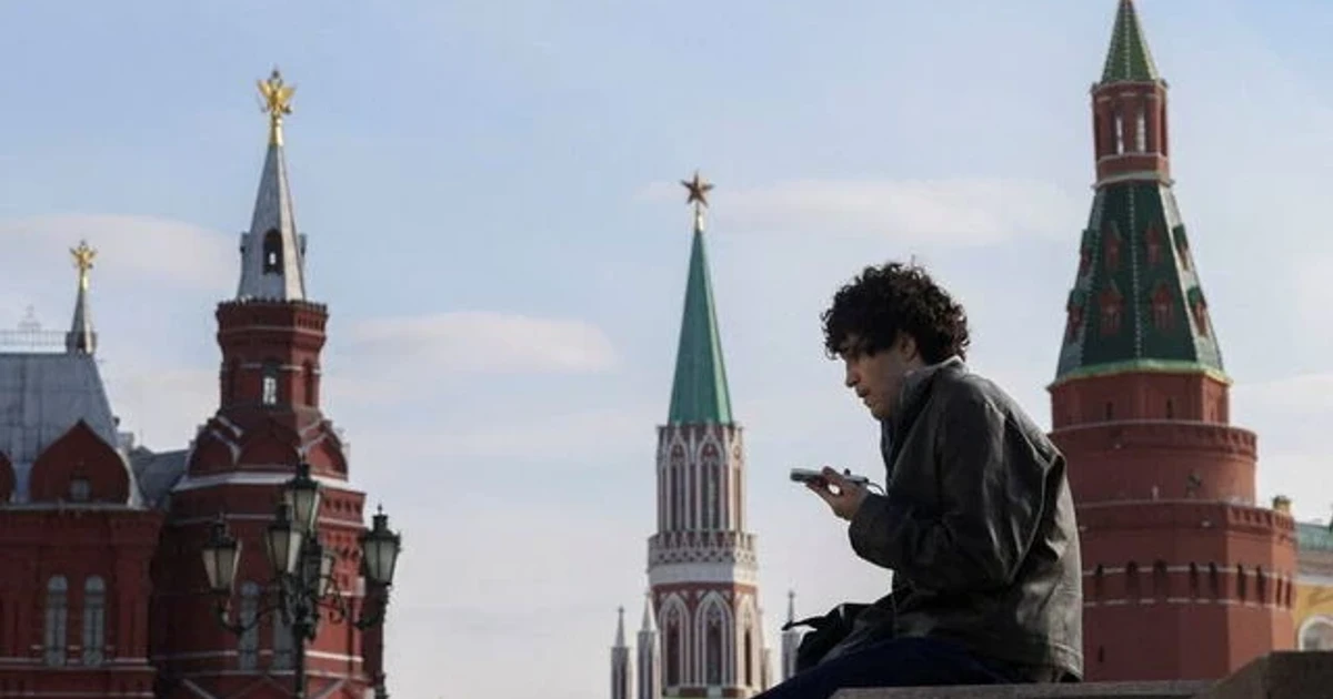 Russians juggle VPNs and extra phones as Kremlin tightens internet control