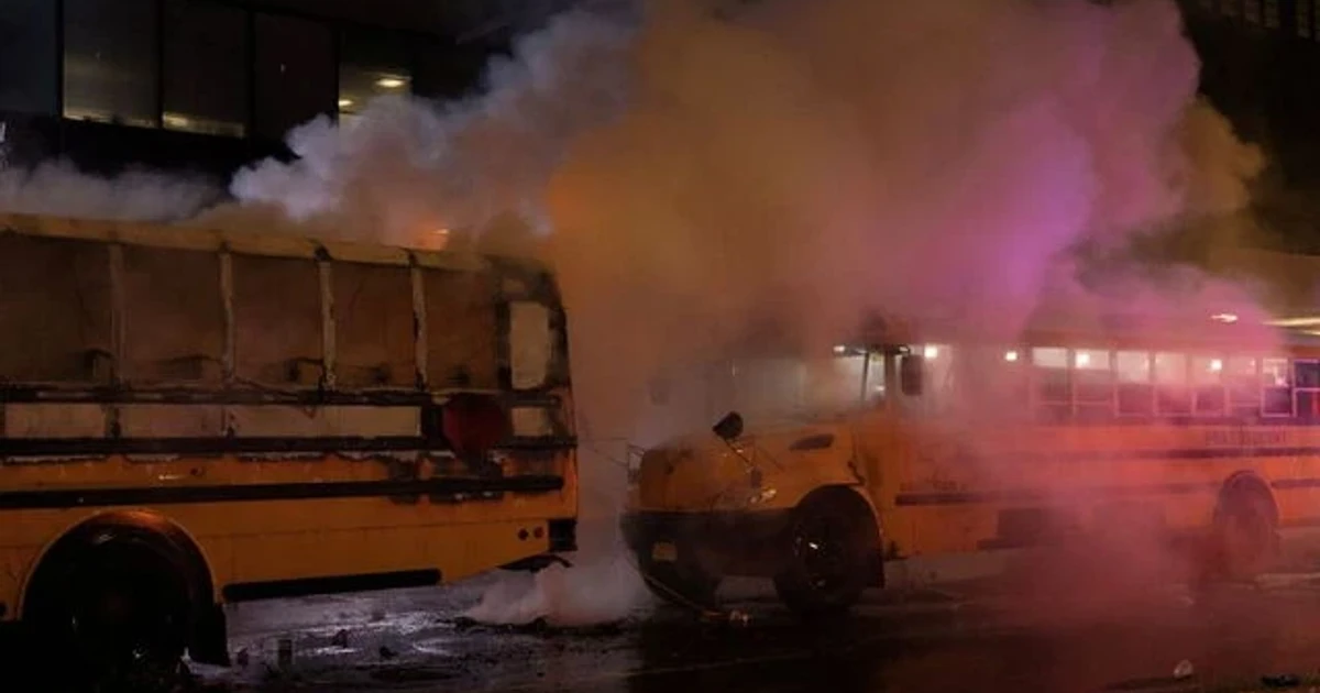 Knicks title celebration turns chaotic, shuttle bus burned in Midtown