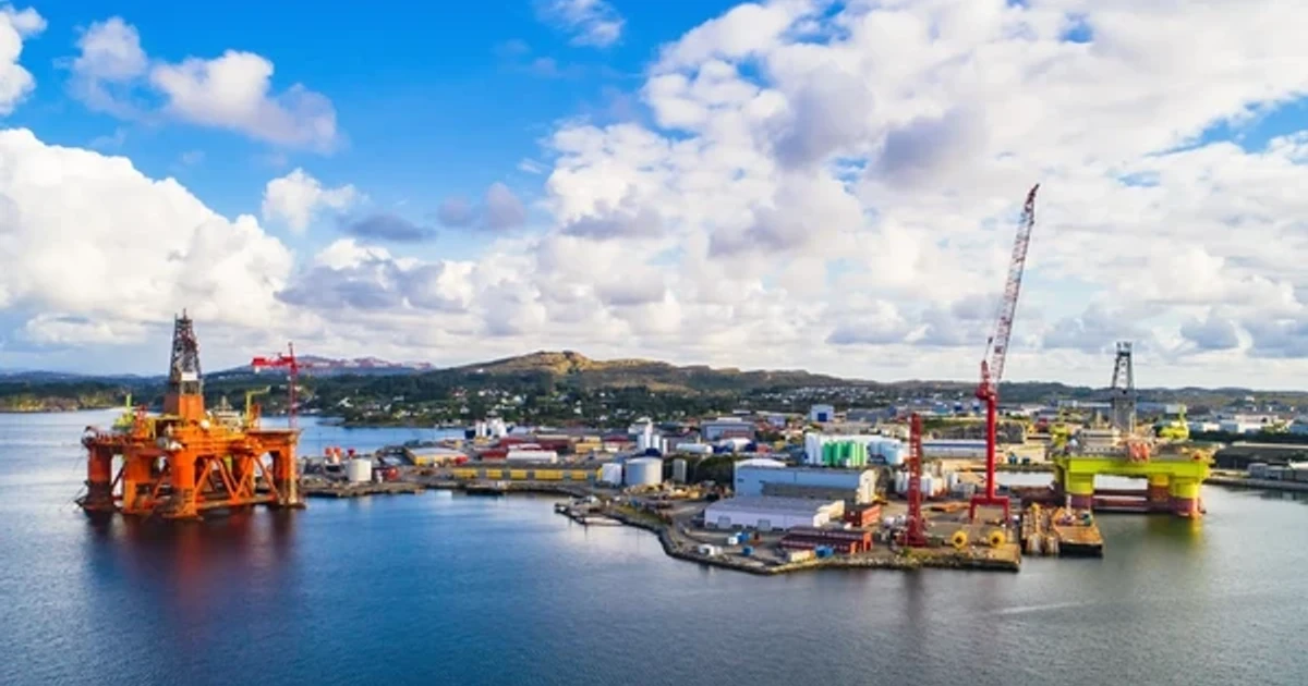 Strike hits Norway oil services as wage talks split unions