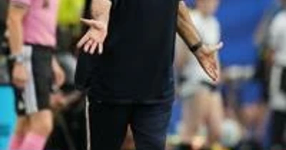 Bielsa laments Uruguay's missed chance after 1-1 World Cup debut