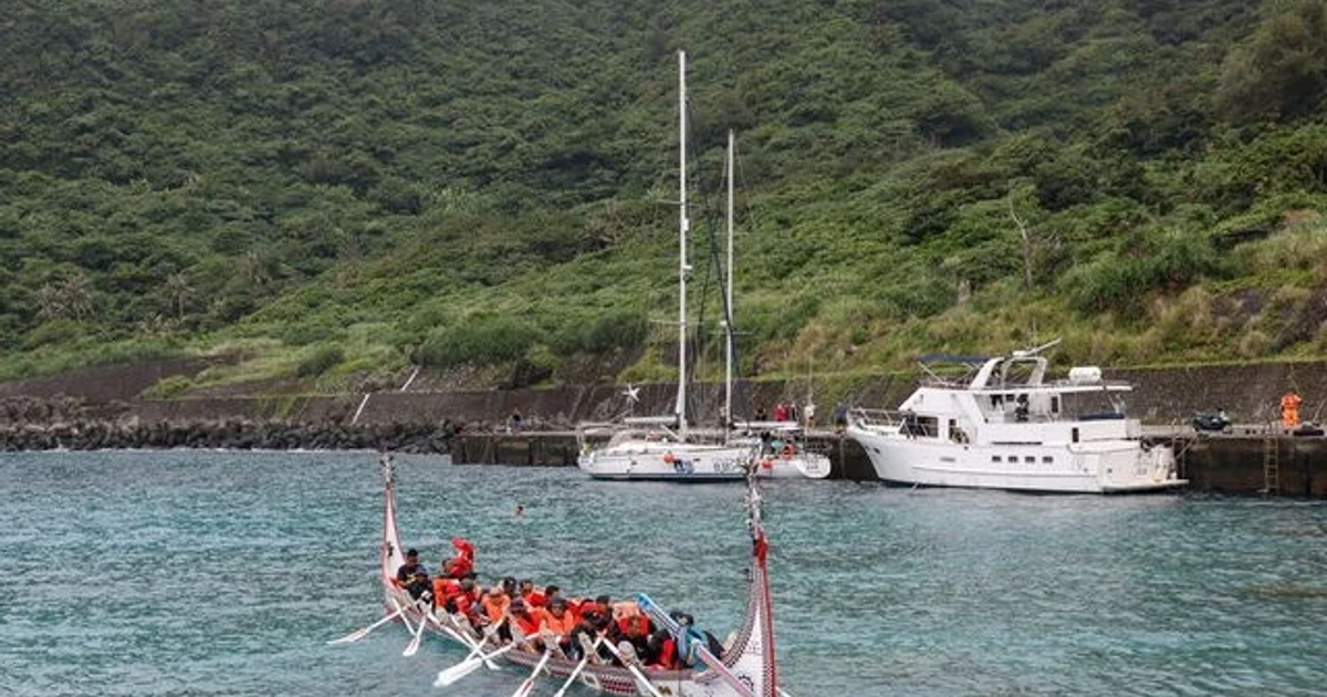 Taiwan Tao rowers revive ancient route to Philippines islands