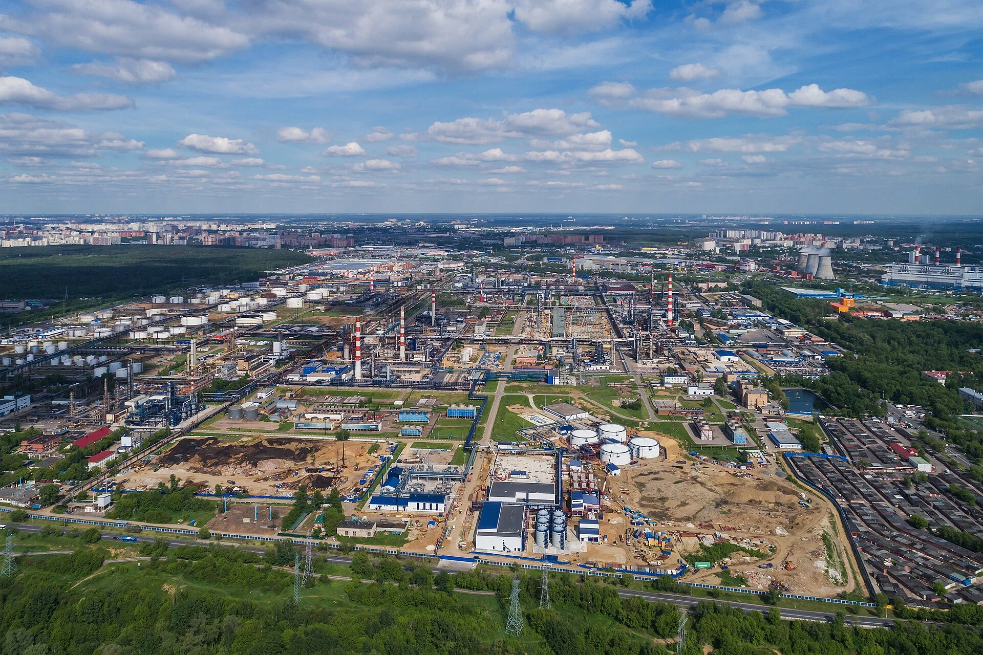 Moscow Refinery — Wikimedia Commons