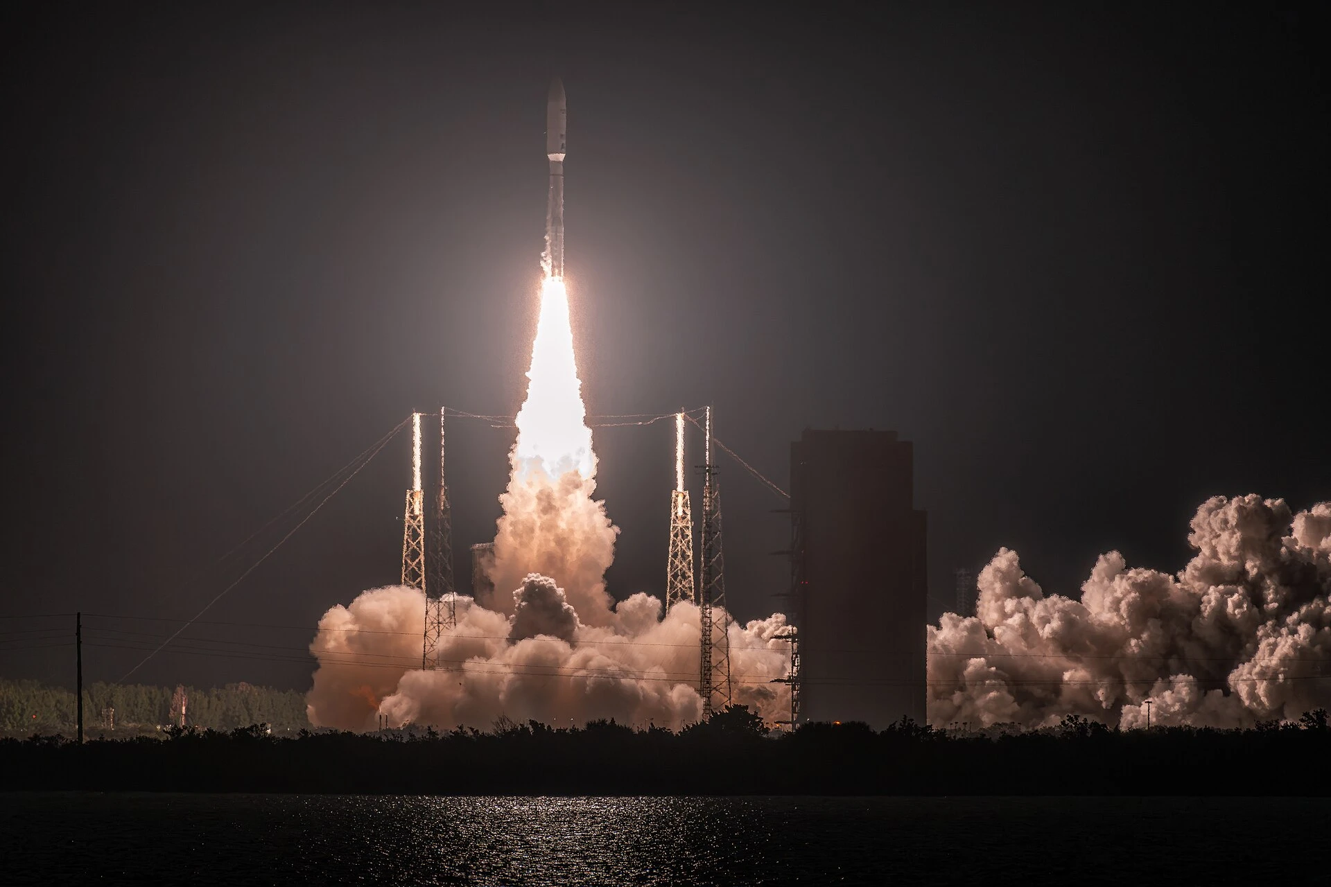 SpaceX — Wikimedia Commons