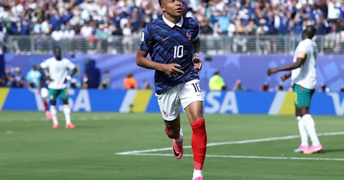 Mbappé breaks Senegal deadlock as France open World Cup with win