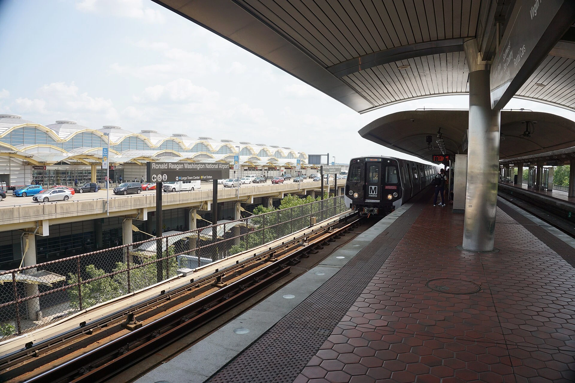 Ronald Reagan Washington National Airport — Wikimedia Commons