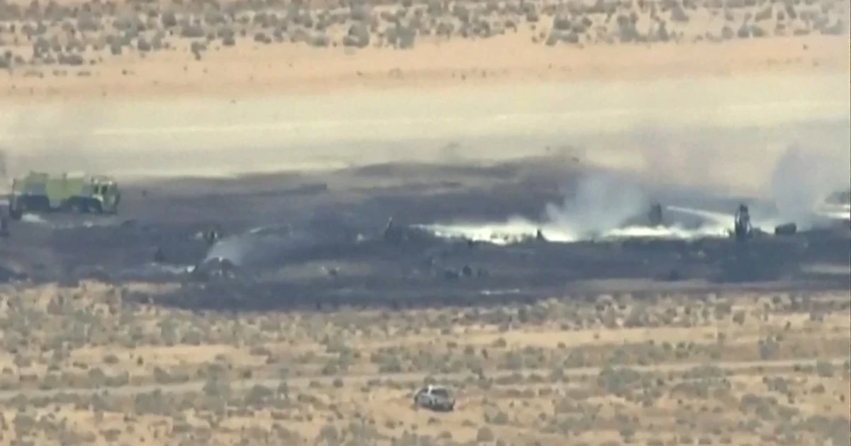 B-52 crashes at Edwards Air Force Base, eight killed in test flight