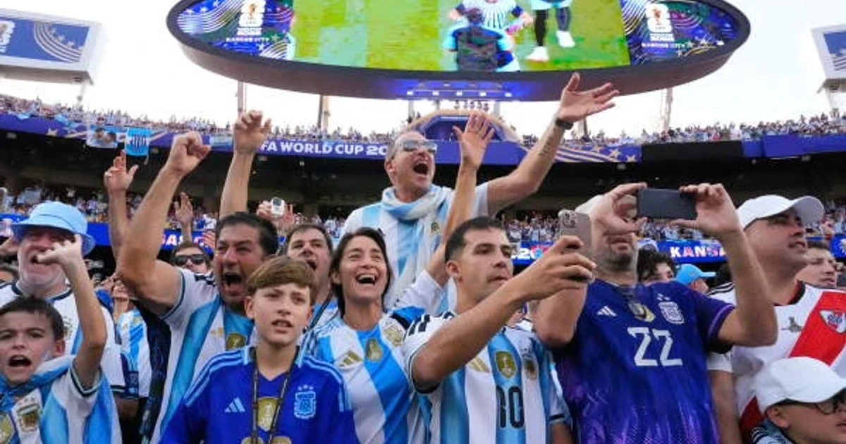 Argentina fans turn Kansas City into World Cup celebration for debut
