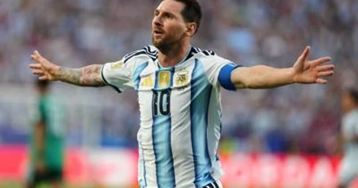 Messi hat-trick lifts Argentina past Algeria in World Cup opener
