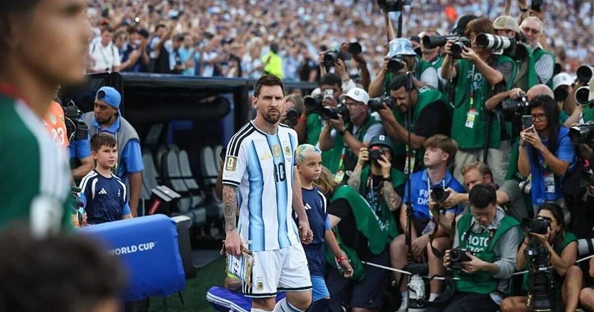 Messi scores World Cup hat trick as Argentina beats Algeria 3-0