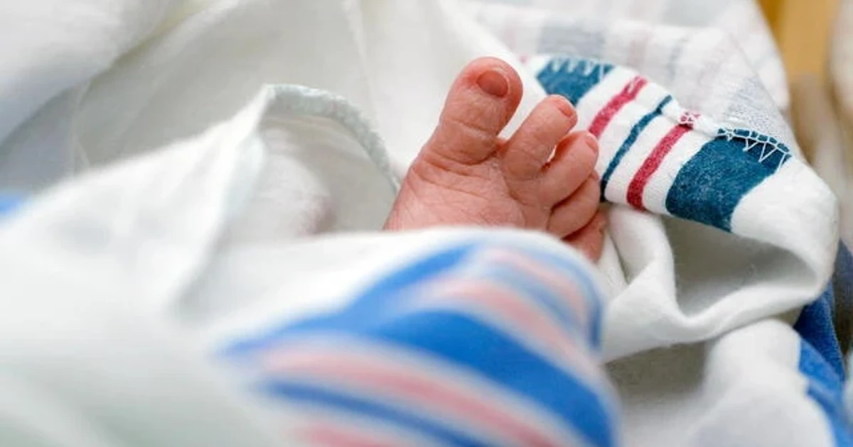U.S. infant mortality falls to record low, still trails peers