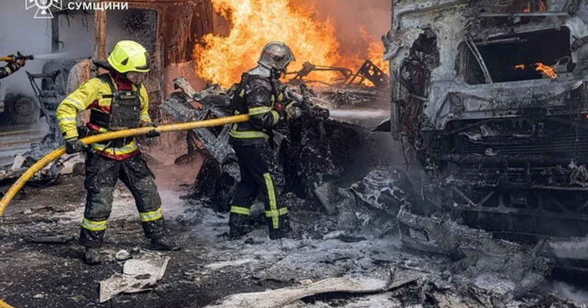 Russia strikes Kyiv as Zelenskiy’s peace talks with Trump continue