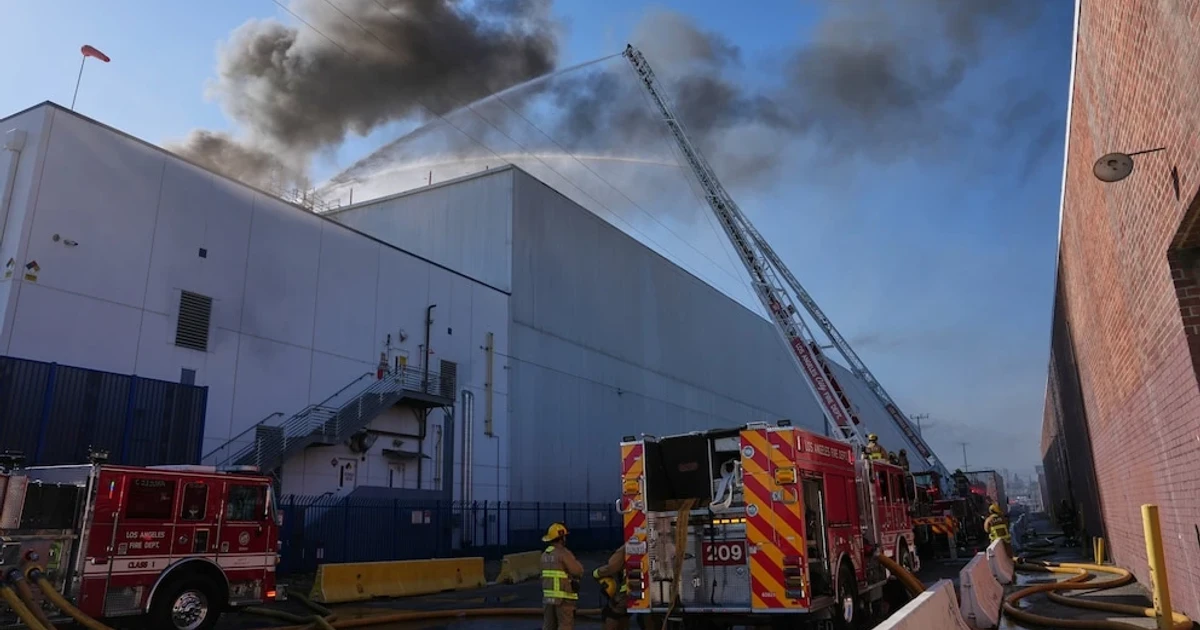 Massive Los Angeles warehouse fire triggers shelter-in-place order, hazmat response