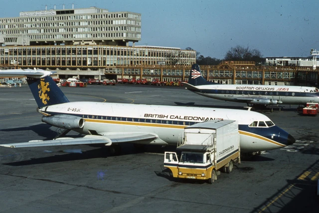 Gatwick Airport — Wikimedia Commons