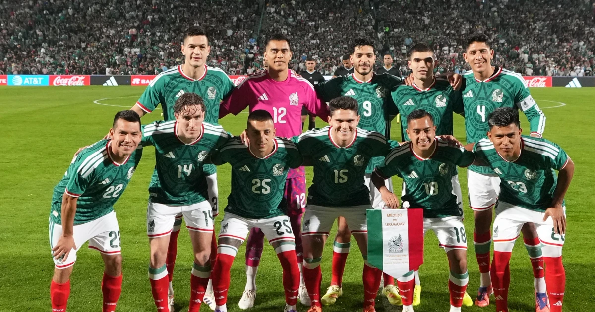 Mexico departs amid fan frenzy ahead of South Korea World Cup clash