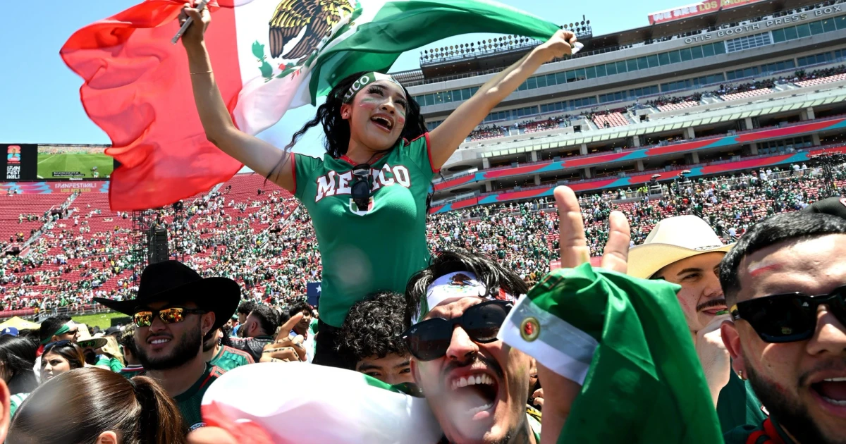 World Cup crowds surge as Mexico, Korea kick off with wins