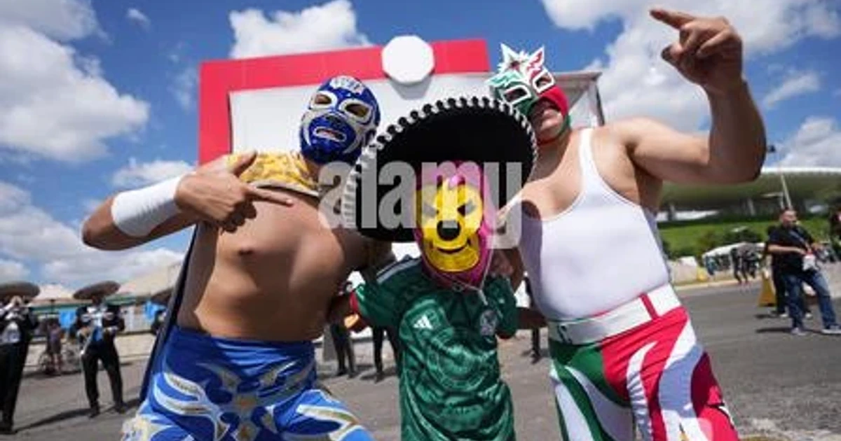 Mexico become first World Cup team to reach knockout stage