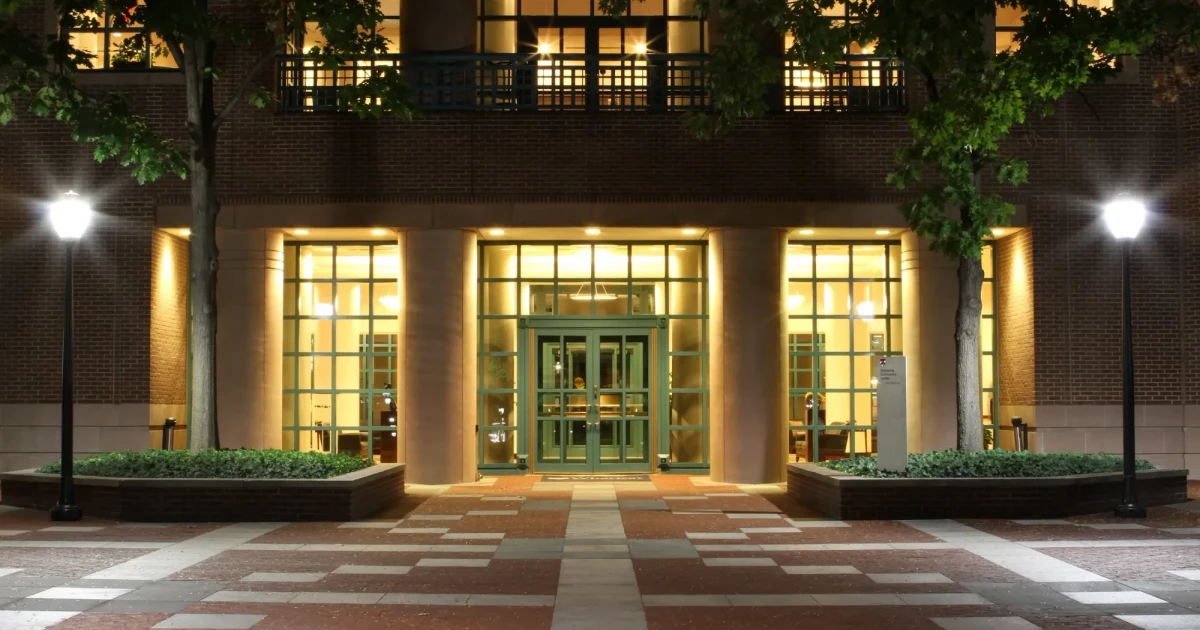 Elite schools cash in on fast-track AI executive courses