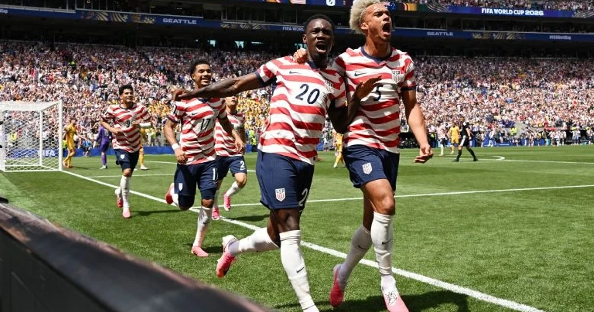 USA beat Australia 2-0 to move top of World Cup group